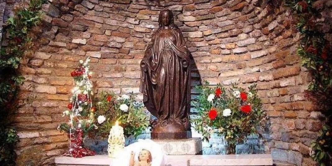 Efes’te inançların buluştuğu kutsal merkez! Manevi güç burada yükseliyor: İnanç ve kültür turizmi dikkat çekiyor 5